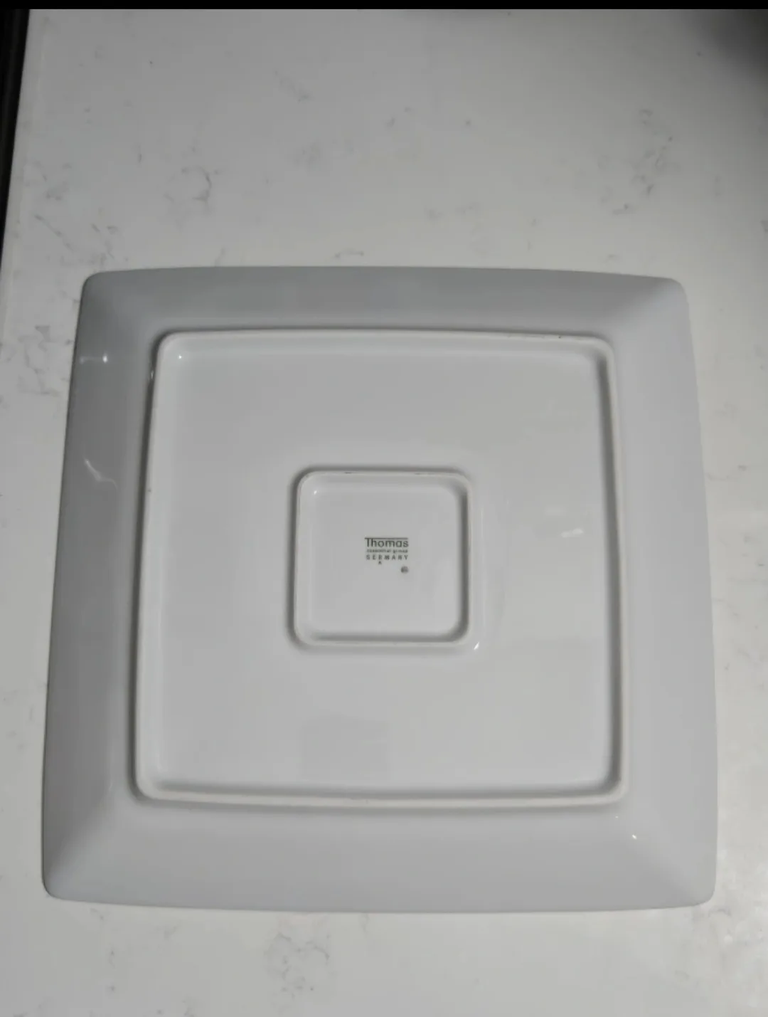4 Porcelain Square plates #freecycle image indicator(2)