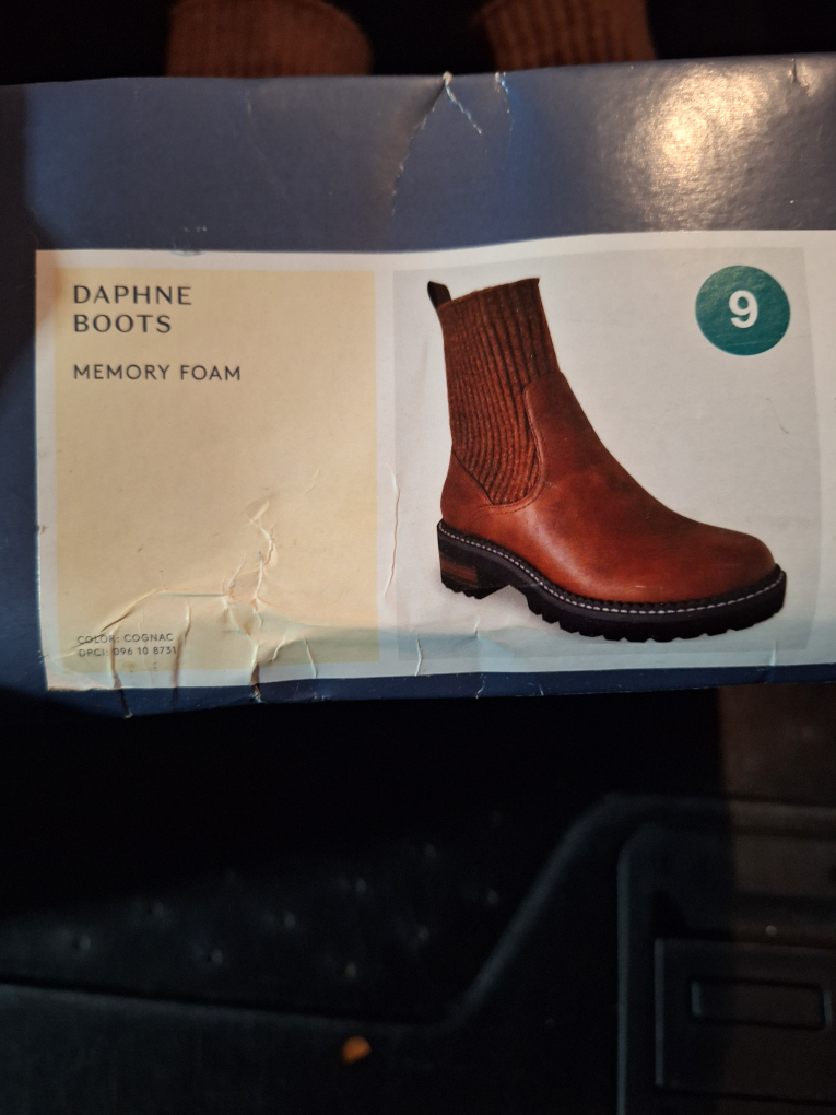 Women's Size 9 Daphne Boots - Cognac Memory Foam