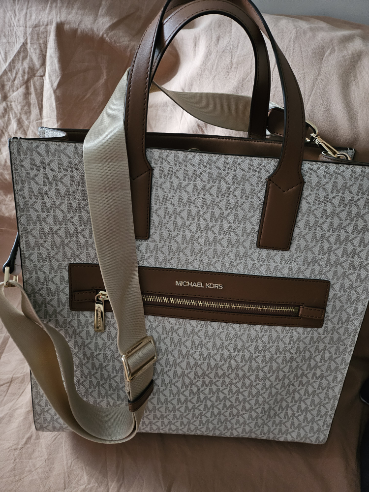 Michael Kors Jet Set Item Tote Bag