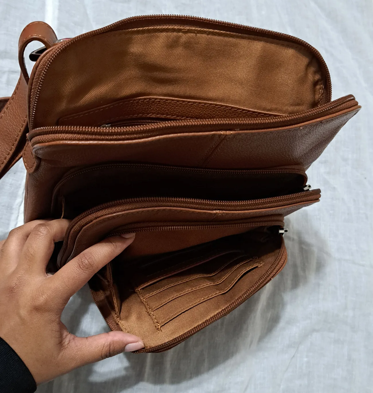 Danier Leather Crossbody Bag image indicator(3)