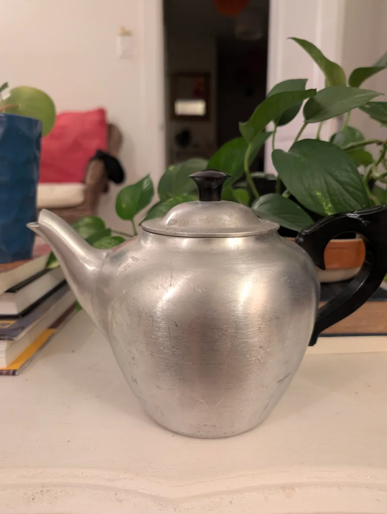 Vintage Aluminum Teapot with Black Handle image indicator(3)