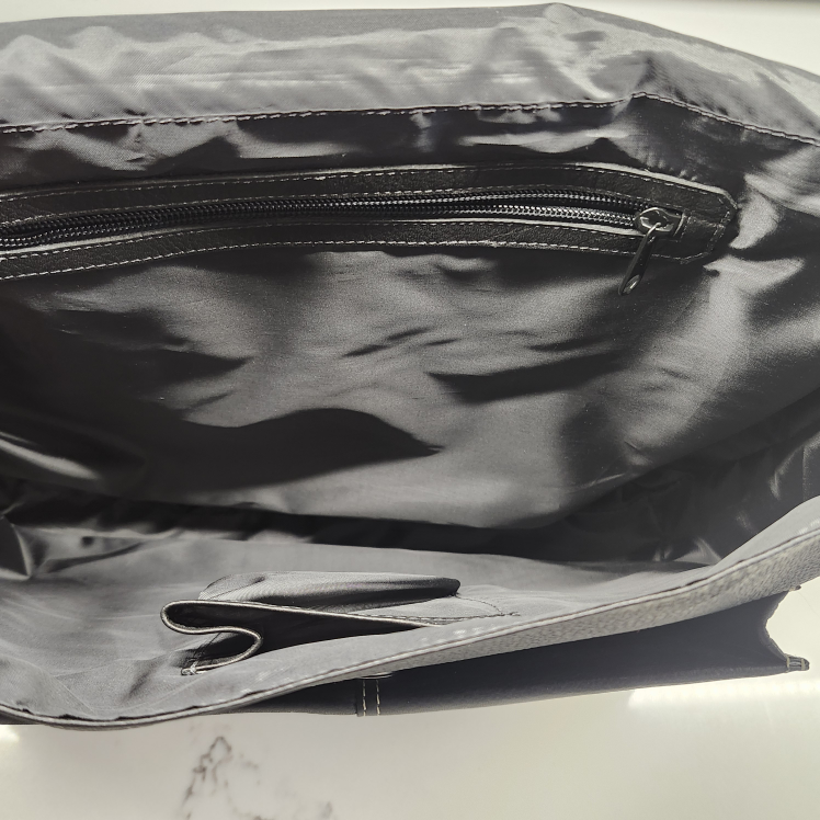 Black Leather Messenger Bag. New without tags - photo 4