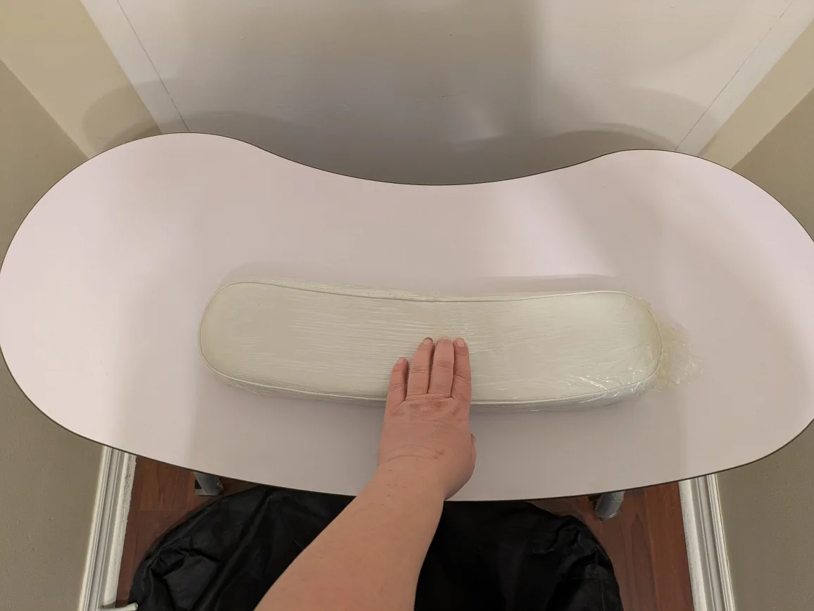 Portable Manicure Table on Wheels with Carry Bag image indicator(4)