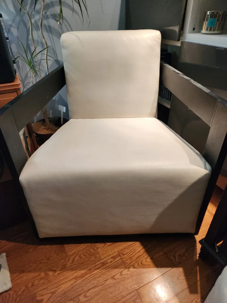 Modern White Leather Accent Chair image indicator(2)