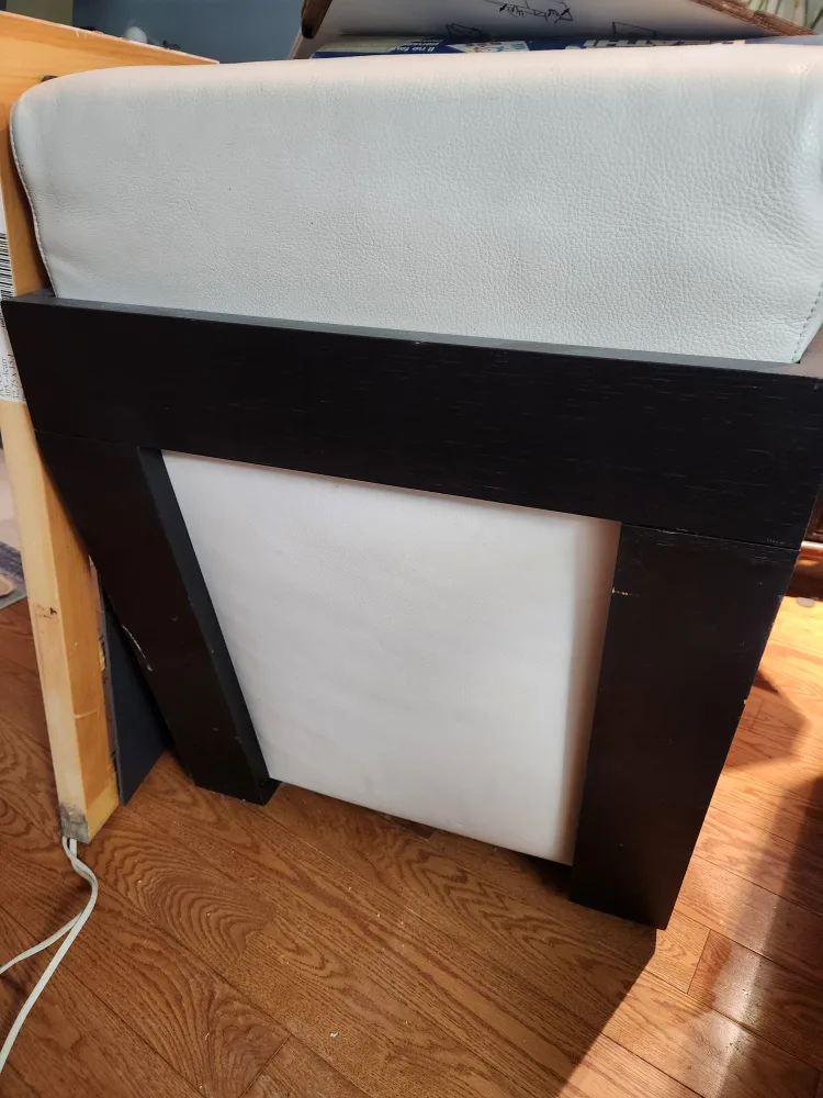 Modern White Leather Accent Chair image indicator(3)