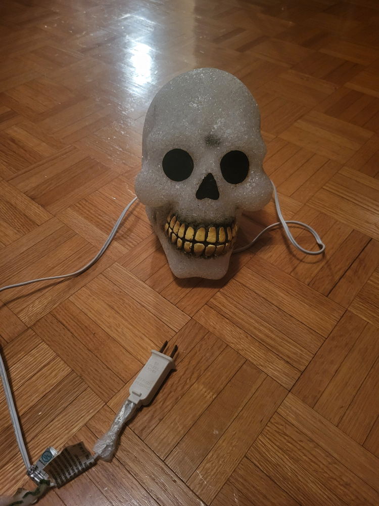 Light-up Halloween Skull Decor - photo 2