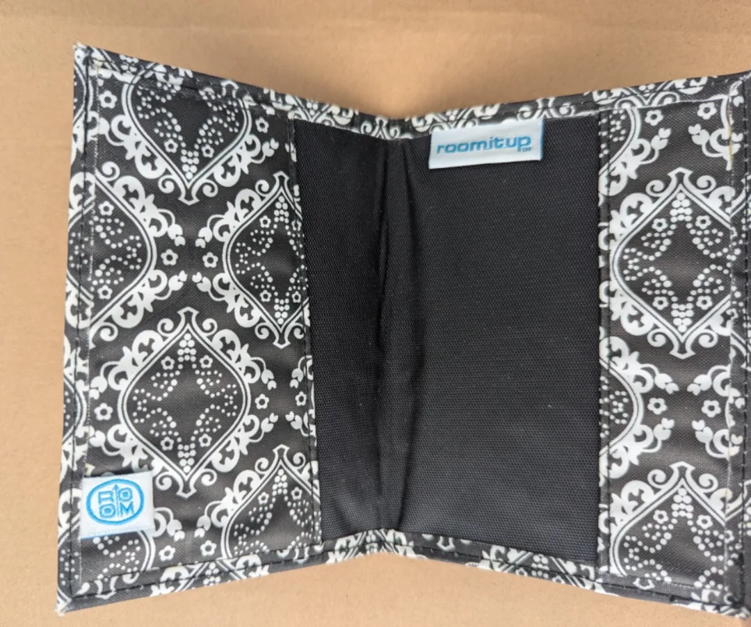 Roomitup passport sleeve image indicator(2)