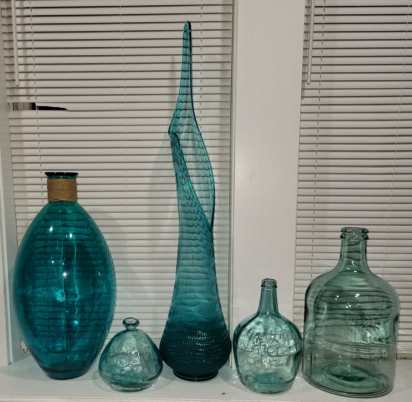 Tall floor aqua glass vase with rafia - photo 2