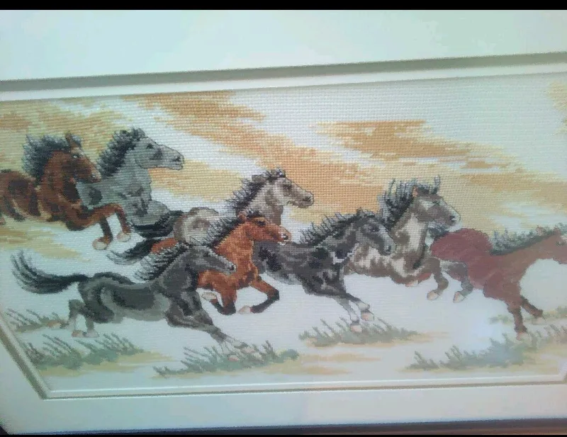 Absolutely Stunning,Large Hand Woven Horse Picture image indicator(3)