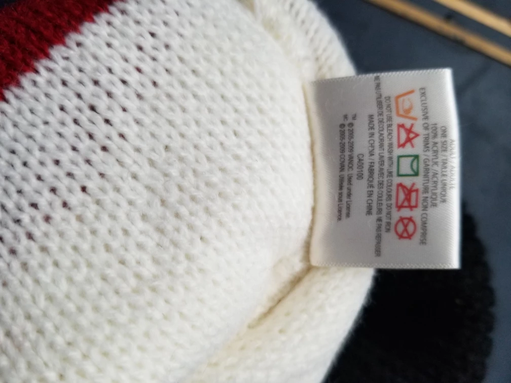 Hudson's Bay Co. Olympic Canada Knit Hat and Scarf Set - photo 4