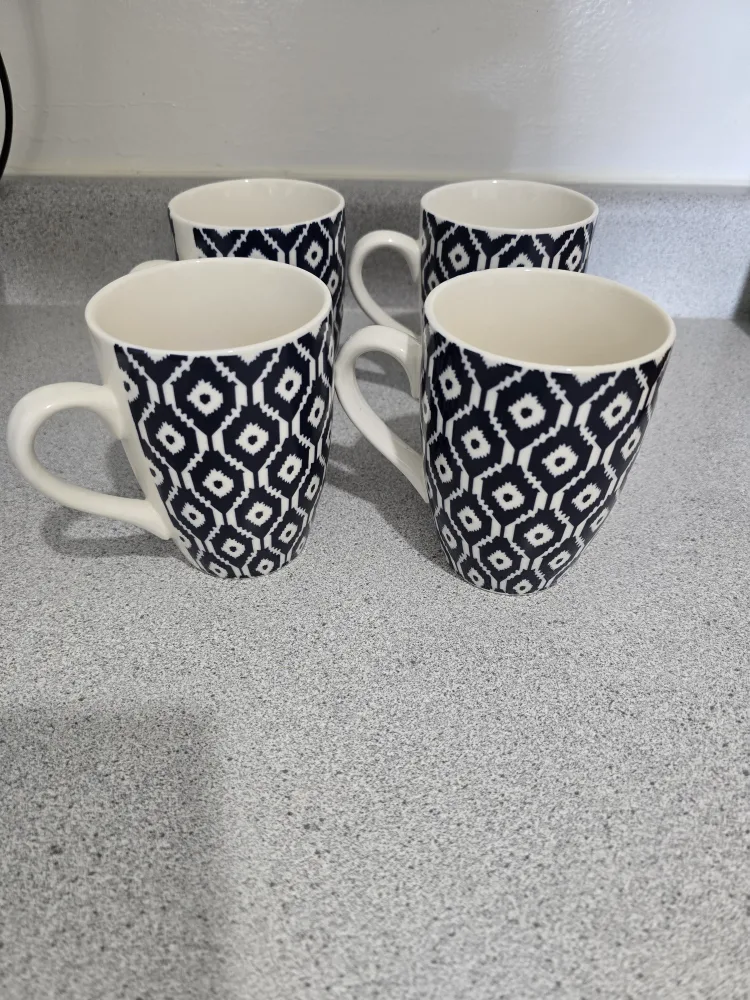 Dinnerware Set with Mugs - Blue and White image indicator(3)