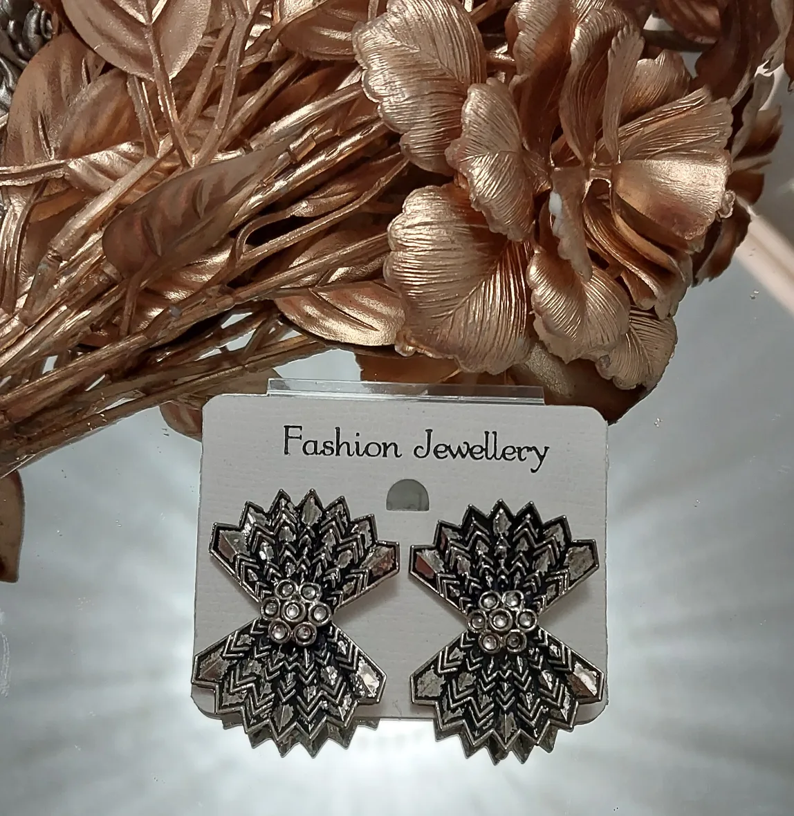 BRAND NEW Unique Fashion Earrings each pair 4$ 🧡 image indicator(3)