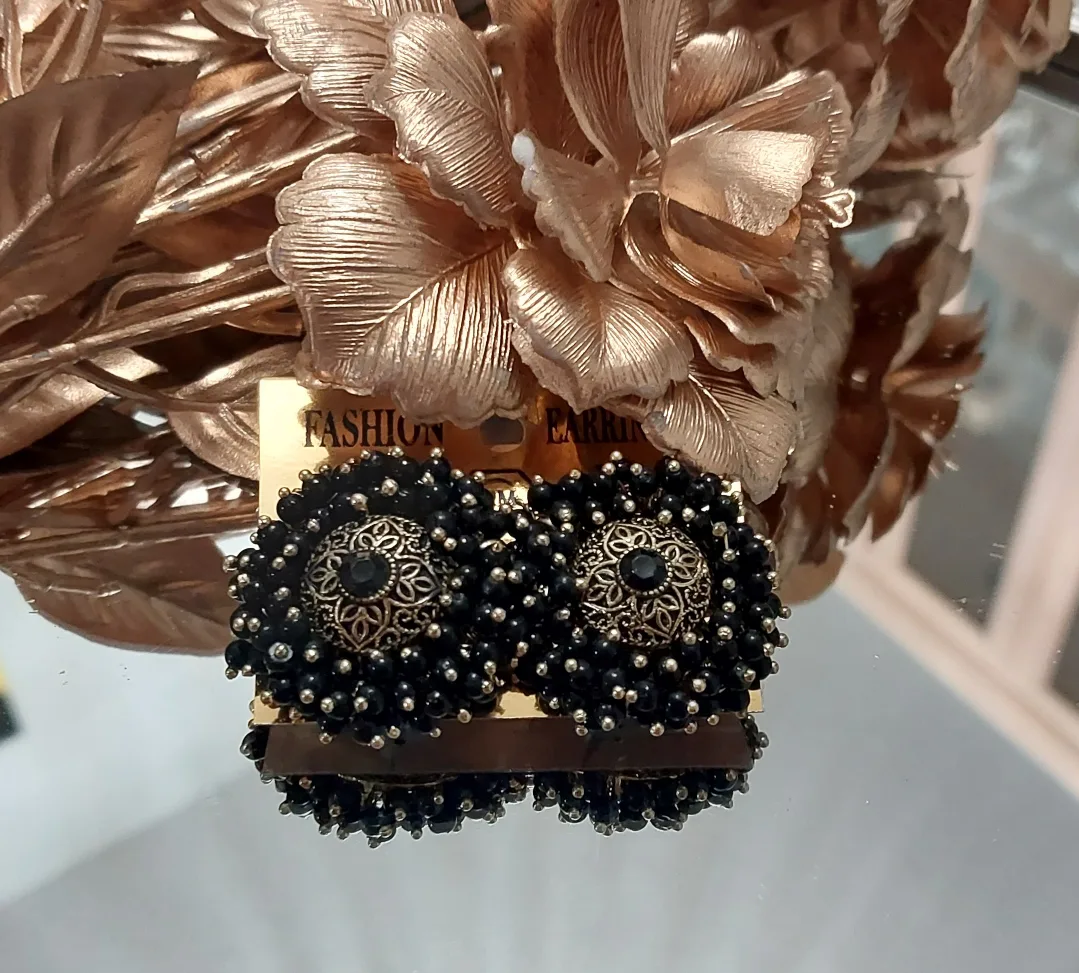 BRAND NEW Unique Fashion Earrings each pair 4$ 🧡 image indicator(4)