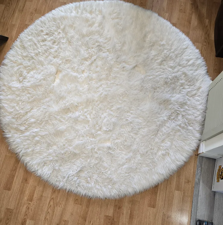 Safavieh Faux Sheepskin Rug - Ivory image indicator(2)