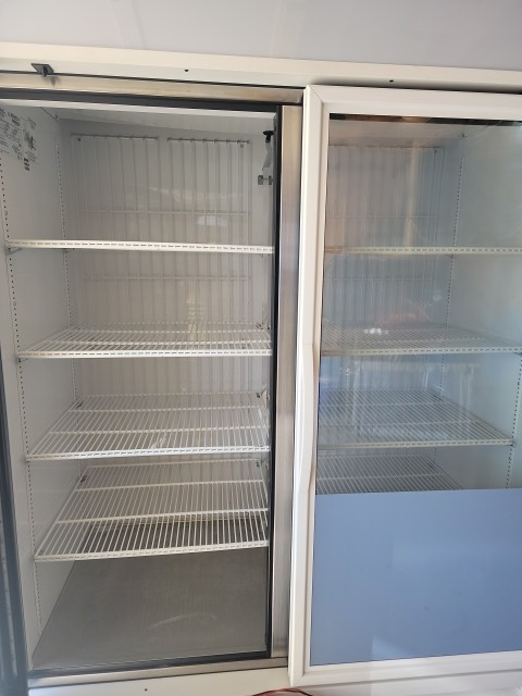 True Two-Door Reach-In Refrigerator - photo 3