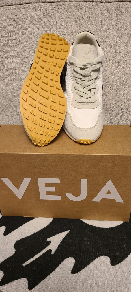 VEJA Sneakers - White/Black/Natural- size 9M - photo 3