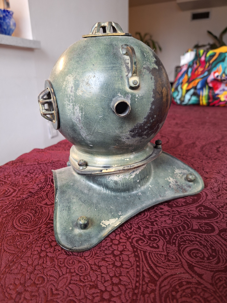 Vintage Diver Helmet Decor - photo 2