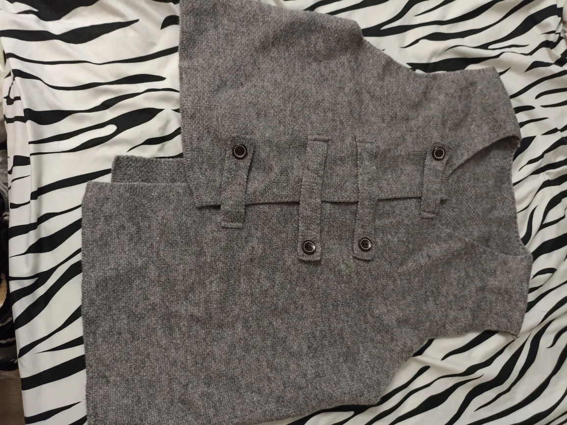 Brand New Women's Light Grey Round Neck Casual Sleeveless Vest image indicator(2)