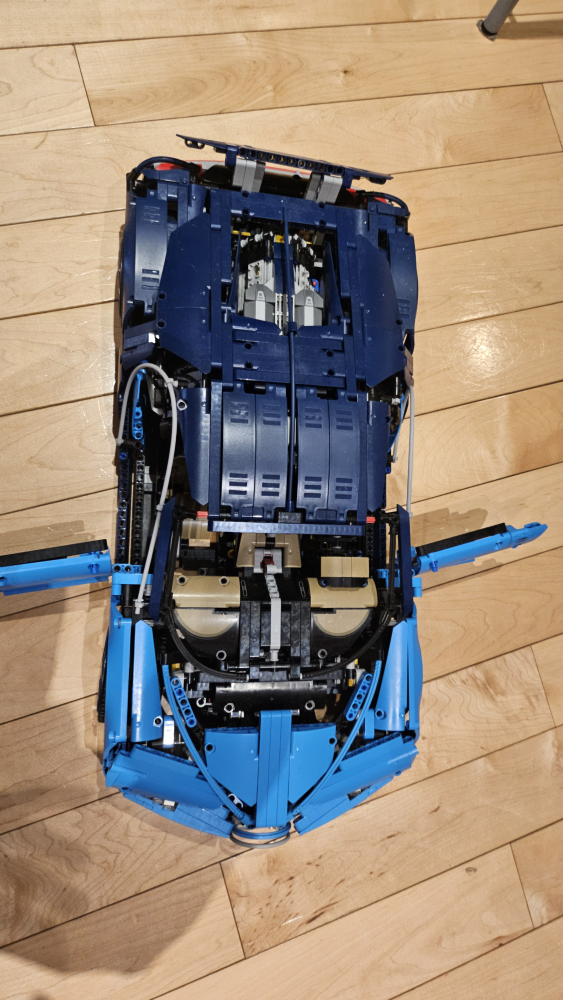 LEGO Bugatti Chiron Technic Model 42083 - photo 3