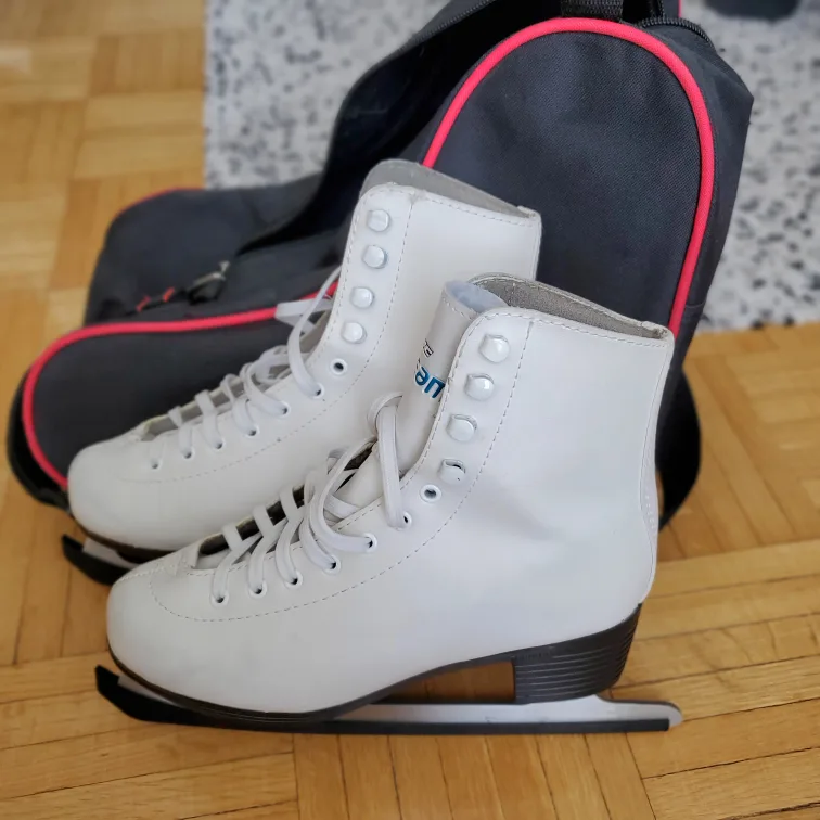 Vic Dream Figure Skates with Bag image indicator(2)