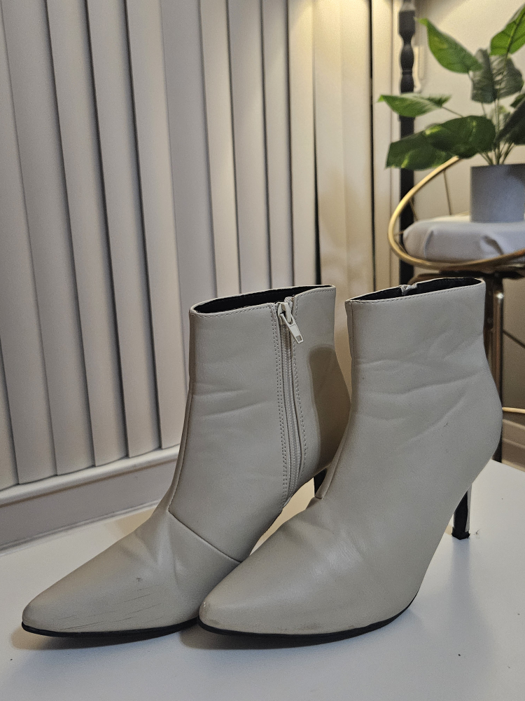 Cream-coloured Ankle Boots