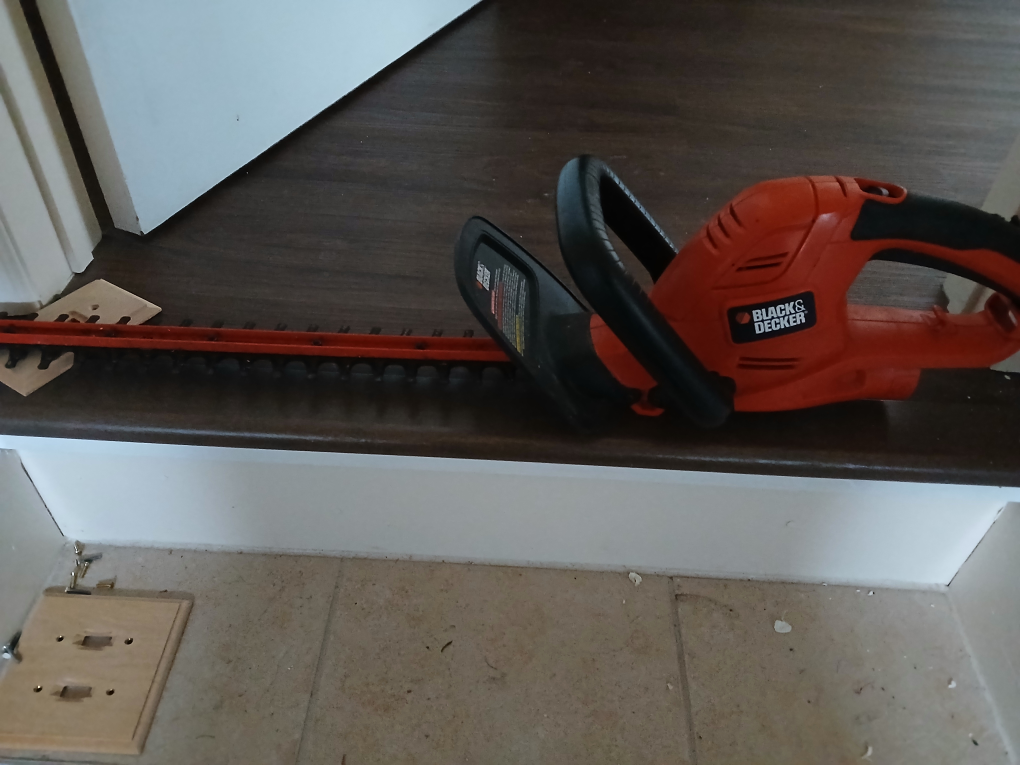 Black & Decker Hedge Trimmer
