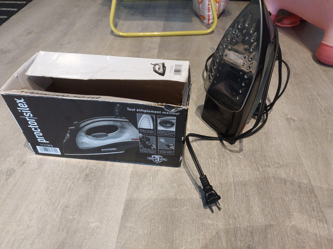 Proctor Silex Iron - Gently Used( iron box)