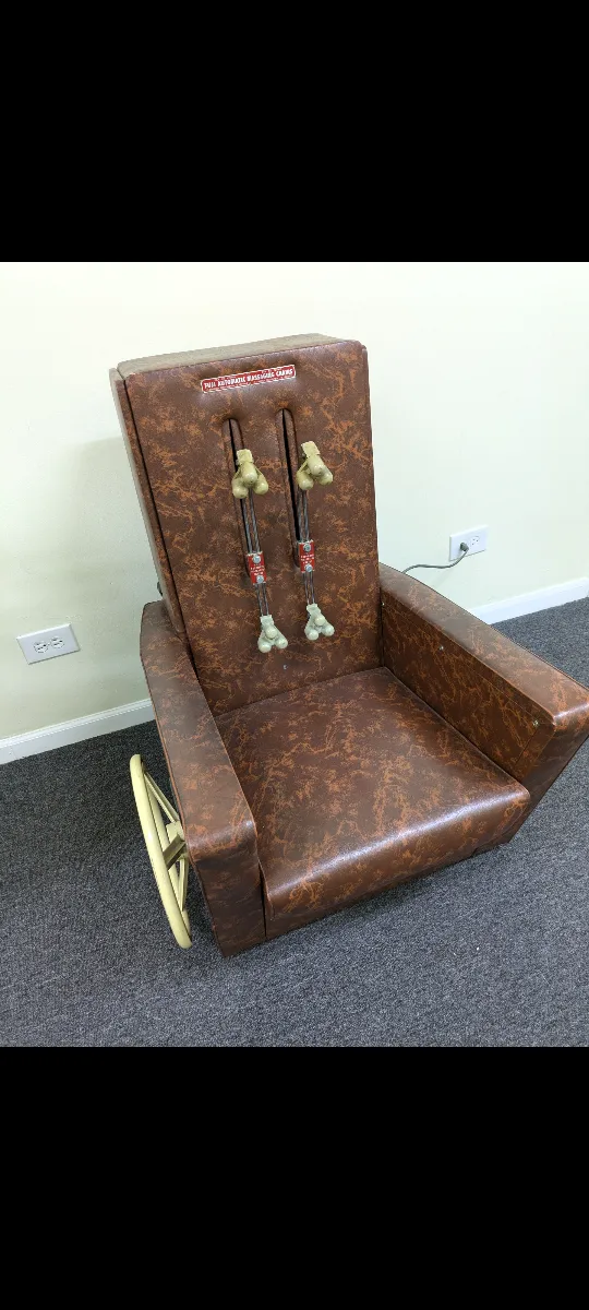 VINTAGE FUJI ELECTRIC AUTOMATIC LEATHER MASSAGE CHAIR CIRCA 1970 image indicator(3)