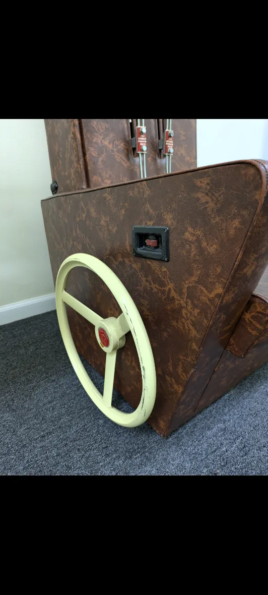 VINTAGE FUJI ELECTRIC AUTOMATIC LEATHER MASSAGE CHAIR CIRCA 1970 image indicator(4)