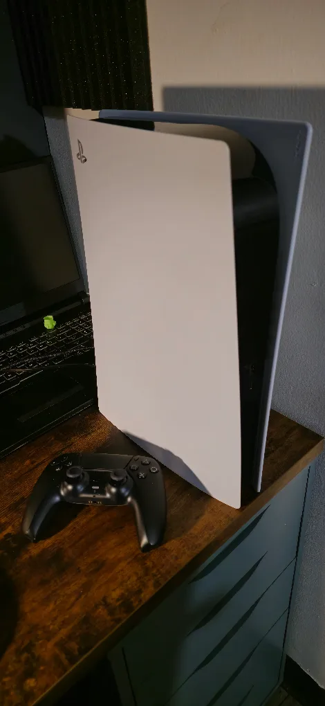 PS5 Console with Controller - White image indicator(2)