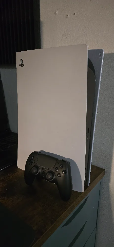 PS5 Console with Controller - White image indicator(3)