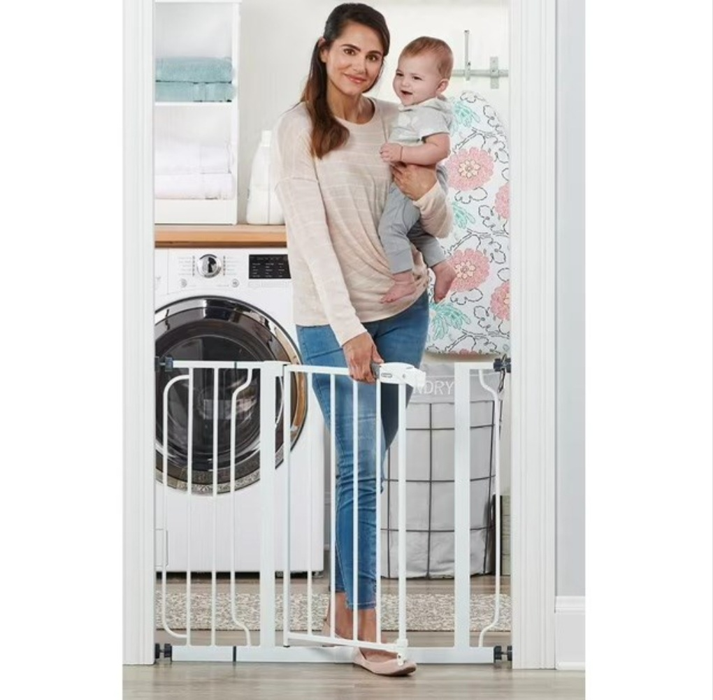 Regalo Easy Open and Close Walk-Thru Baby Gate