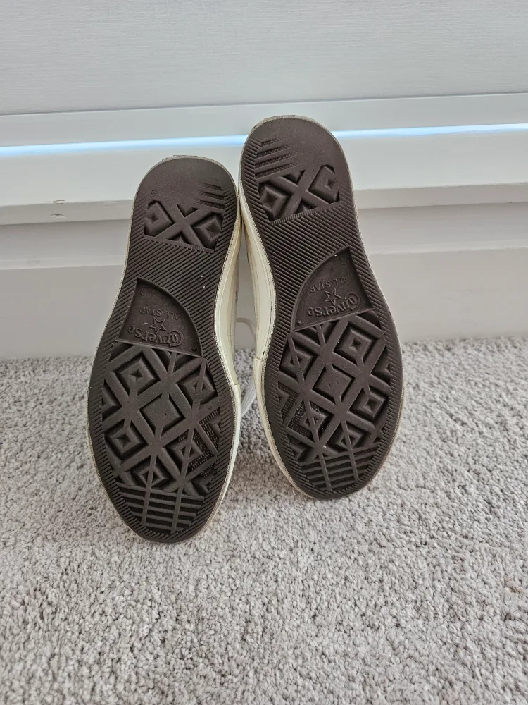 Converse x Comme des Garçons PLAY Chuck Taylor Low Top Sneakers image indicator(7)