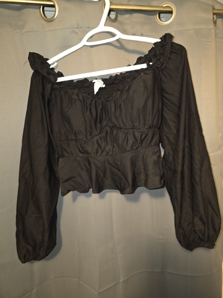 Black Long Sleeve Crop Top
