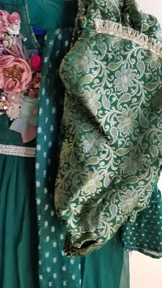 Girls' Emerald Green Shalwar Kameez with Floral Detailing image indicator(5)