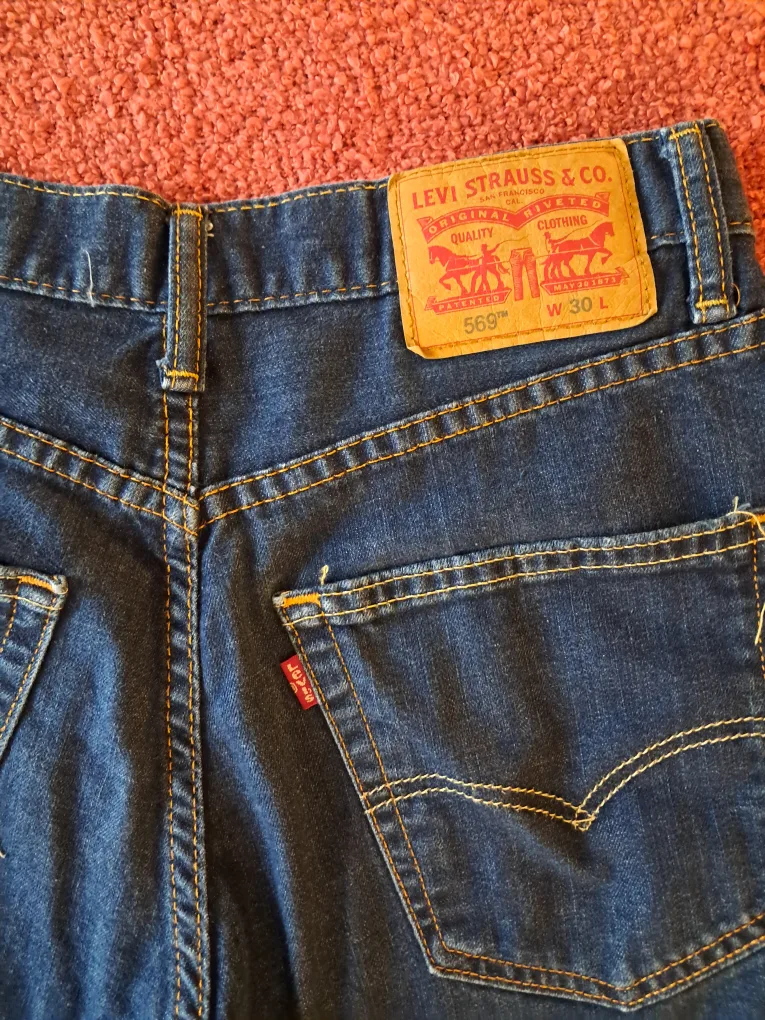 Levi's 569 Jeans Shorts - Men's Size 30L image indicator(3)