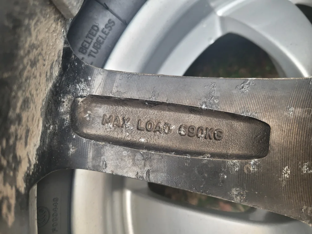 Used 18x8J 5x114.3 ET40 Alloy Wheels Rims image indicator(2)