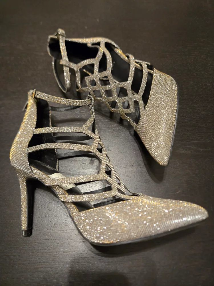 Fioni Women's Glitter High Heels, Size 6 1/2 image indicator(4)