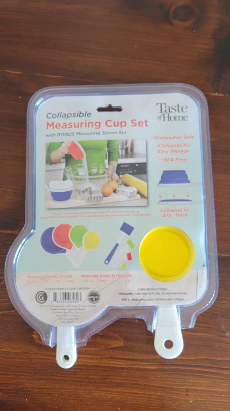 Sweet & Salty Divided Dish plus Collapsible Measuring Cup Set image indicator(7)