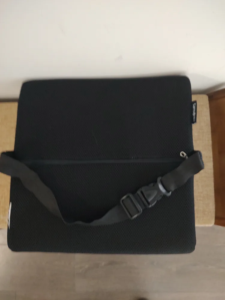 Samsonite Black Mesh Lumbar Support Cushion image indicator(3)