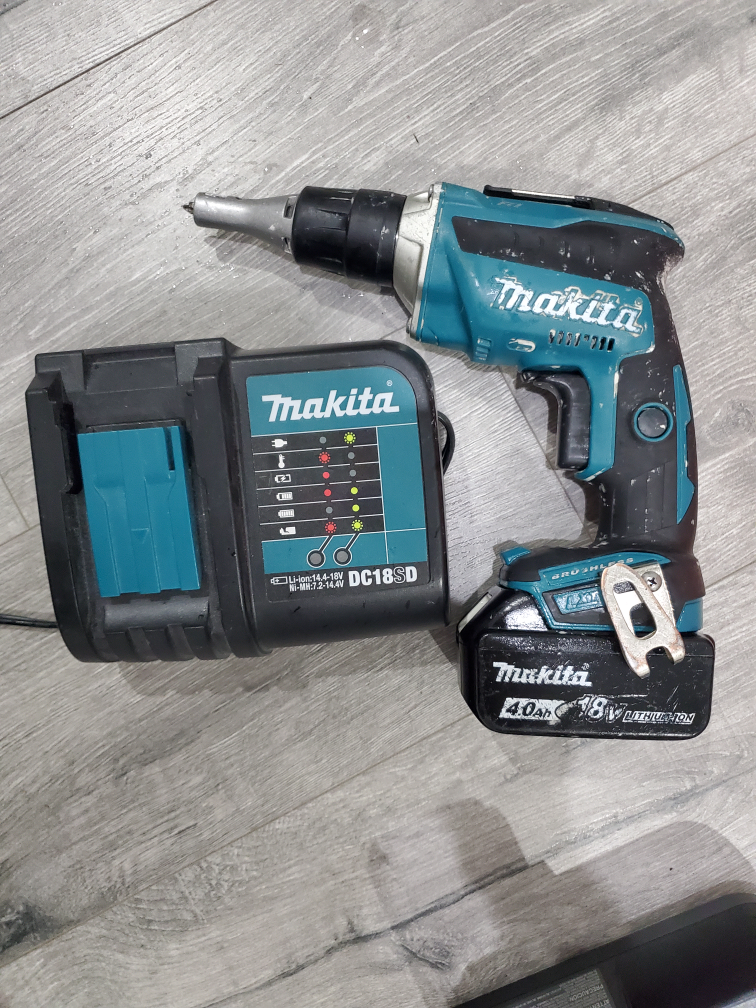 Makita 18V Cordless Screw Gun with Battery and Charger