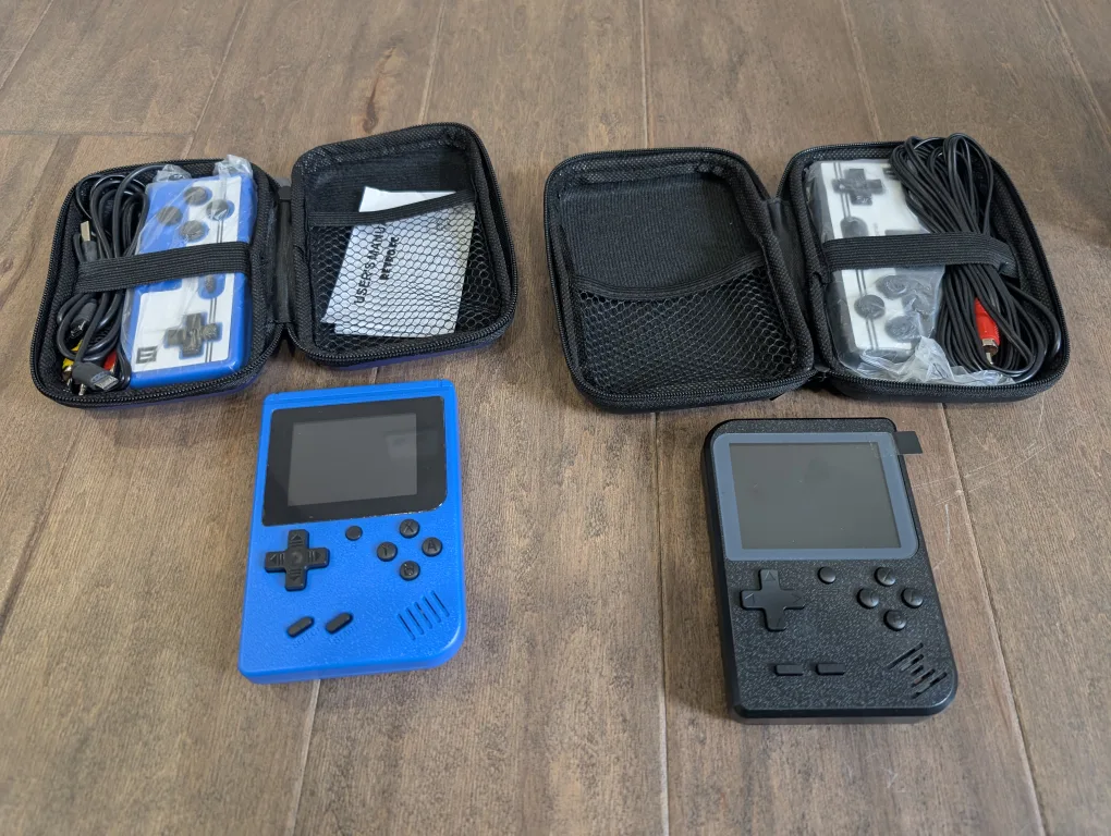 Retro Handheld Game Consoles + Controllers & Cases image indicator(4)