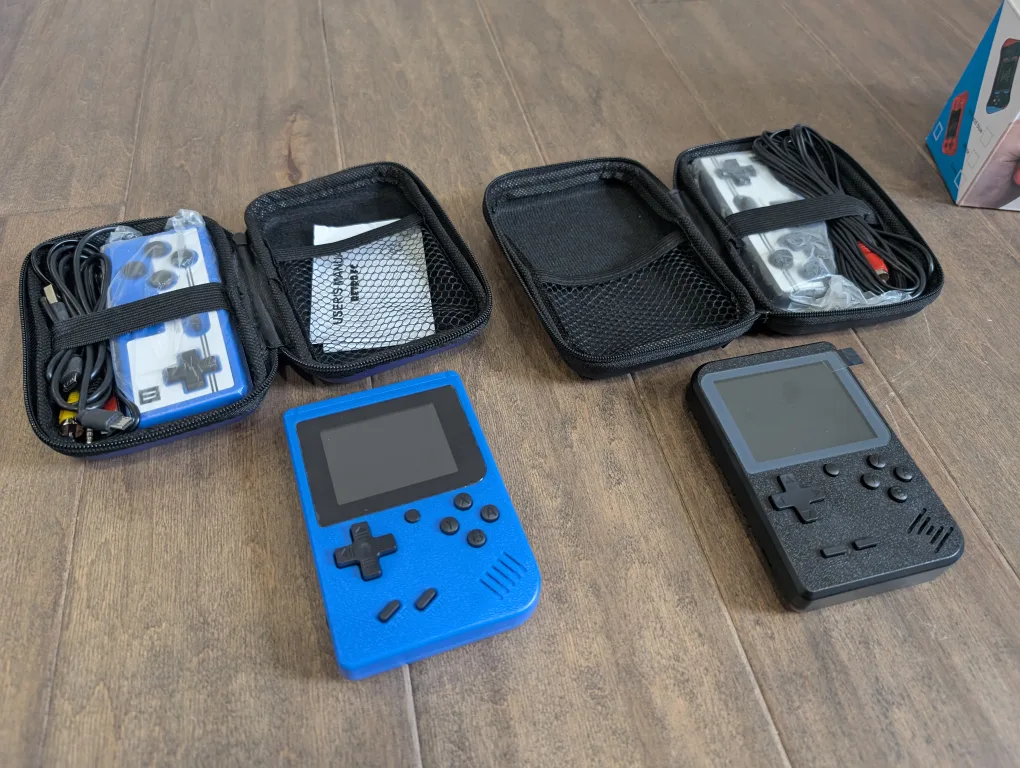 Retro Handheld Game Consoles + Controllers & Cases image indicator(5)