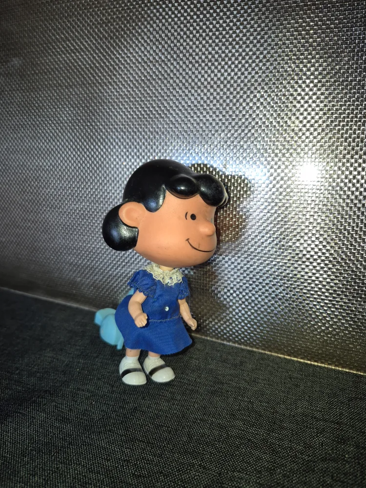 Vintage Peanuts Sally Brown Walking Toy image indicator(2)