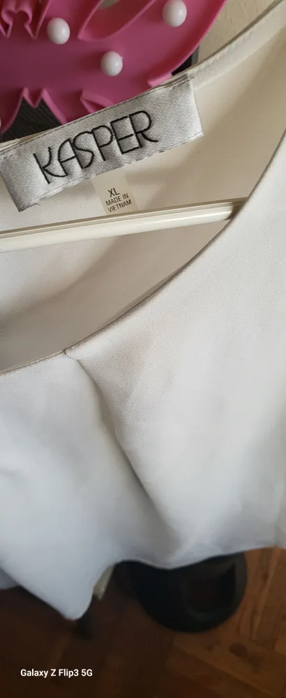 🧡 3 women's tops in XL and Large image indicator(2)