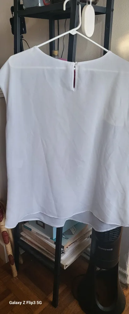 �🧡 3 women's tops in XL and Large image indicator(3)