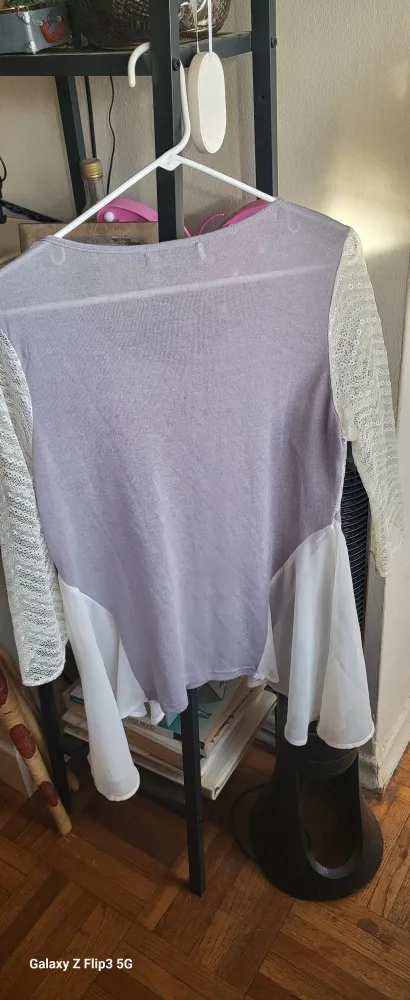 🧡 3 women's tops in XL and Large image indicator(6)