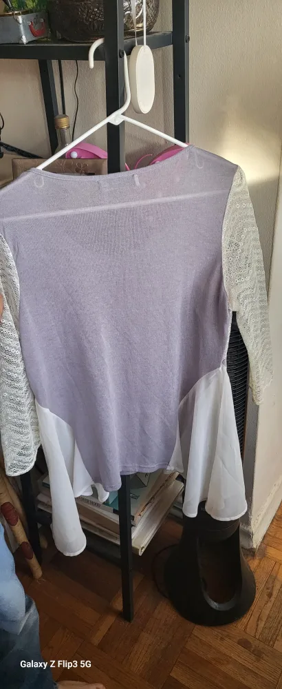 🧡 3 women's tops in XL and Large image indicator(7)