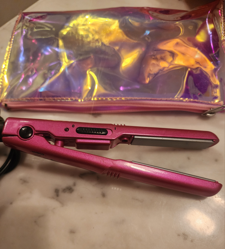 Travel-size Conair Quo Flat Iron