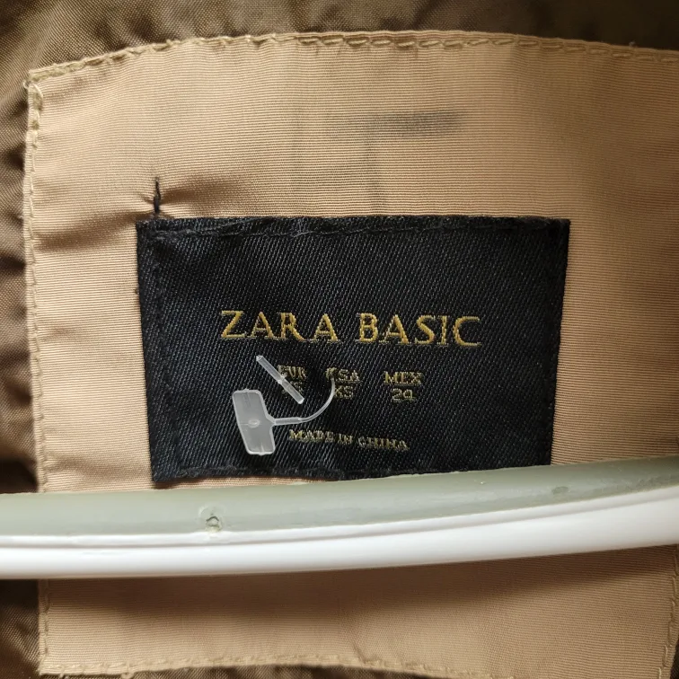 FREE Zara Basic Puffer Jacket - Size XS image indicator(4)